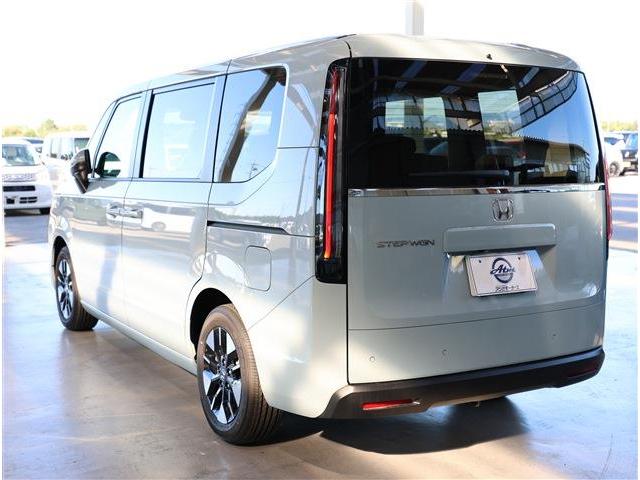 ステップワゴン エアー フロント&リアパーキングセンサー ブラインドスポットインフォメーション LEDヘッドライト 両側パワースライドドア スマートキー ナビ装着用スペシャルパッケージ(25枚目)