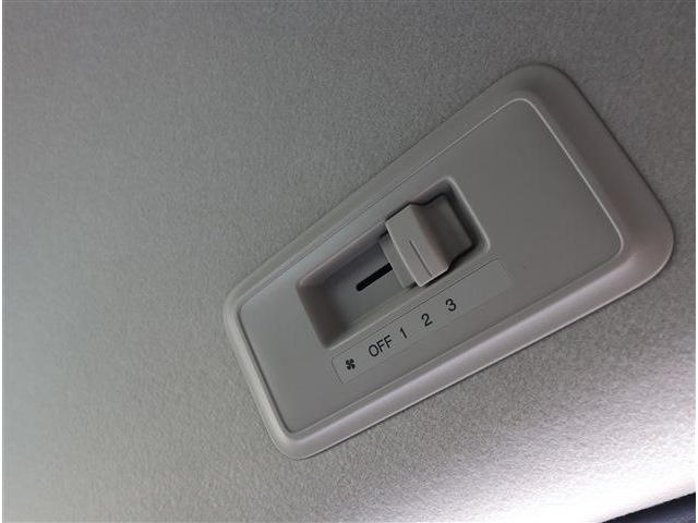 ステップワゴン エアー フロント&リアパーキングセンサー ブラインドスポットインフォメーション LEDヘッドライト 両側パワースライドドア スマートキー ナビ装着用スペシャルパッケージ(31枚目)