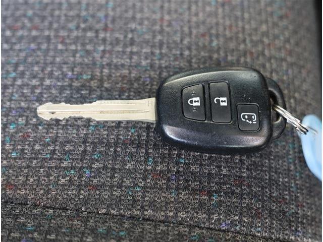 シエンタ X LEDヘッドライト LEDフォグランプ パワースライドドア メモリーナビ フルセグTV バックカメラ ETC(18枚目)