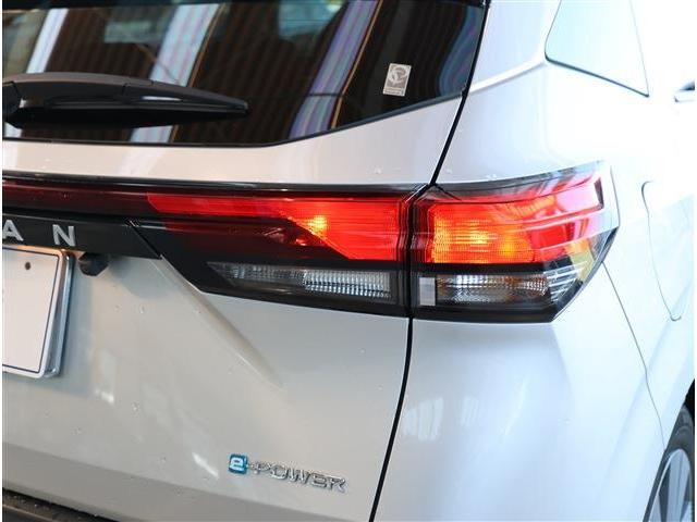 ノート Ｘ　アラウンドビューモニター　インテリジェントルームミラー　後側方車両検知警報　純正オプション９型ワイドナビ　フルセグＴＶ　アラウンドビューモニター　ＥＴＣ　エマージェンシーブレーキ　インテリジェントキー（29枚目）