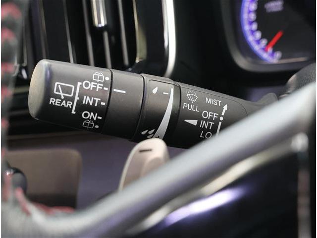 Ｎ－ＯＮＥ プレミアム　ツアラー　ＳＳパッケージ　衝突被害軽減ブレーキ　リヤコーナーセンサー　ディスチャージヘッドライト　レオニス１６インチアルミホイール　シートヒーター　スマートキー　メモリーナビ　フルセグＴＶ　バックカメラ　ＥＴＣ（31枚目）