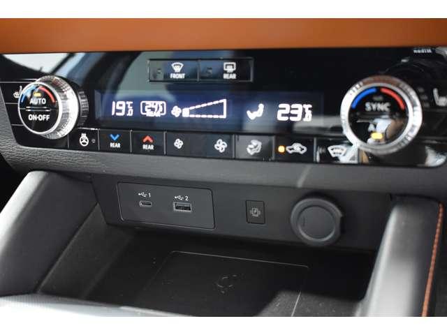 アウトランダーPHEV P スマホ連携ナビ 全方位カメラ AC100V電源 横滑り防止 ETC車載器 フルセグTV シートヒーター パワーシート LEDヘッドライト 4WD メモリーナビ ABS Bカメ アルミ キーレス 寒冷地(13枚目)