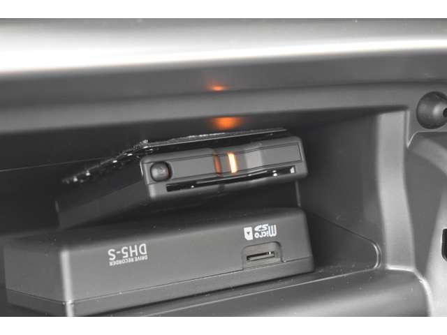 エクリプスクロス P 弊社FCレンタカー スマホ連携ナビ TV ETC e-アシスト アラウンドビューモニター LEDヘッドライト パワーシート フルオートエアコン フルセグTV パーキングセンサー シートヒーター ETC(9枚目)