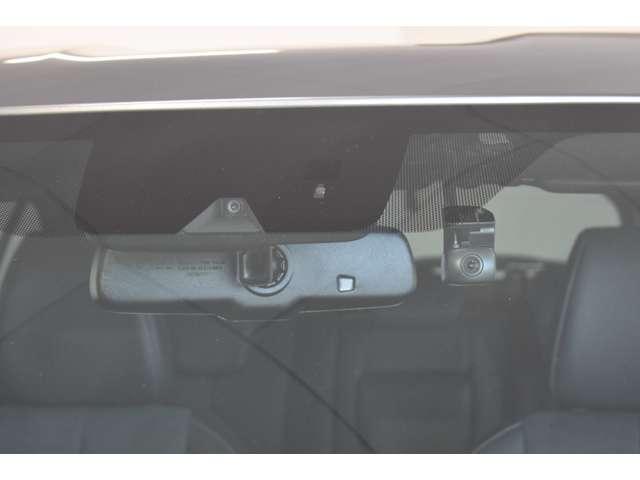 エクリプスクロス Ｐ　車歴レンタ　スマホ連携ナビ　前後ドラレコ　ｅ－アシスト　アラウンドビューモニター　ＬＥＤヘッドライト　パワーシート　フルオートエアコン　フルセグＴＶ　パーキングセンサー　シートヒーター　スマートキー（5枚目）