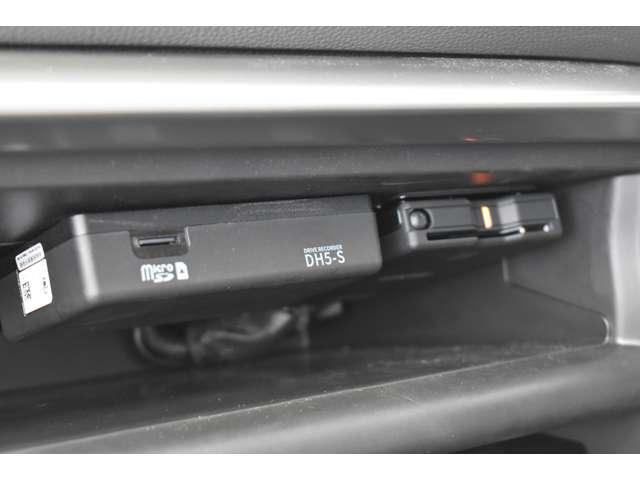 エクリプスクロス Ｐ　車歴レンタ　スマホ連携ナビ　前後ドラレコ　ｅ－アシスト　アラウンドビューモニター　ＬＥＤヘッドライト　パワーシート　フルオートエアコン　フルセグＴＶ　パーキングセンサー　シートヒーター　スマートキー（9枚目）