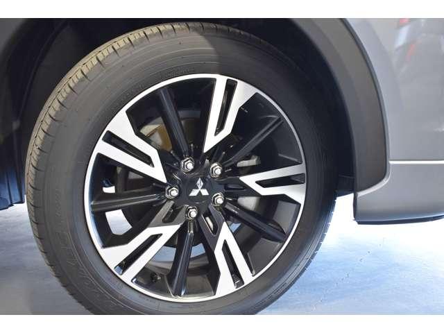 エクリプスクロス Ｐ　車歴レンタ　スマホ連携ナビ　前後ドラレコ　ｅ－アシスト　アラウンドビューモニター　ＬＥＤヘッドライト　パワーシート　フルオートエアコン　フルセグＴＶ　パーキングセンサー　シートヒーター　スマートキー（20枚目）