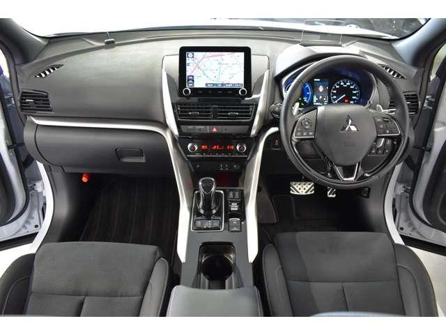 エクリプスクロスＰＨＥＶ Ｐ　スマホ連携ナビ　ＴＶ　ＡＣ１００Ｖ電源　ＥＴＣ　３６０度カメラ　地デジ　ＡＢＳ　ＬＥＤランプ　クルコン　バックカメラ　ソナー　寒冷地仕様車　シートヒーター　ＥＴＣ　４ＷＤ　ナビＴＶ　盗難防止　Ｐシート（4枚目）