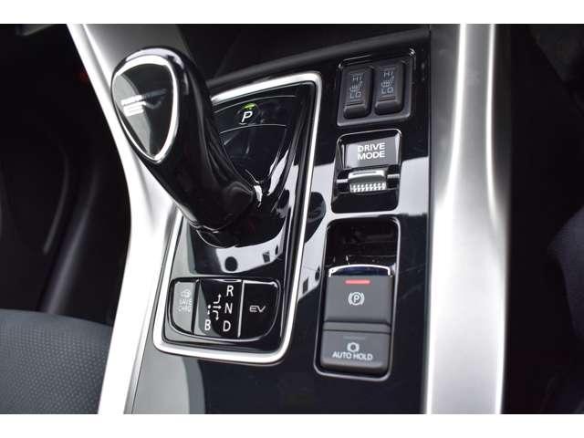 エクリプスクロスＰＨＥＶ Ｐ　スマホ連携ナビ　ＴＶ　ＡＣ１００Ｖ電源　ＥＴＣ　３６０度カメラ　地デジ　ＡＢＳ　ＬＥＤランプ　クルコン　バックカメラ　ソナー　寒冷地仕様車　シートヒーター　ＥＴＣ　４ＷＤ　ナビＴＶ　盗難防止　Ｐシート（14枚目）