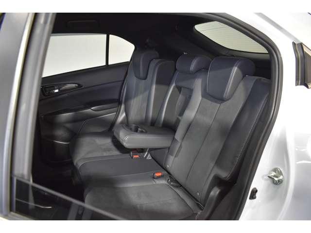 エクリプスクロスＰＨＥＶ Ｐ　スマホ連携ナビ　ＴＶ　ＡＣ１００Ｖ電源　ＥＴＣ　３６０度カメラ　地デジ　ＡＢＳ　ＬＥＤランプ　クルコン　バックカメラ　ソナー　寒冷地仕様車　シートヒーター　ＥＴＣ　４ＷＤ　ナビＴＶ　盗難防止　Ｐシート（17枚目）