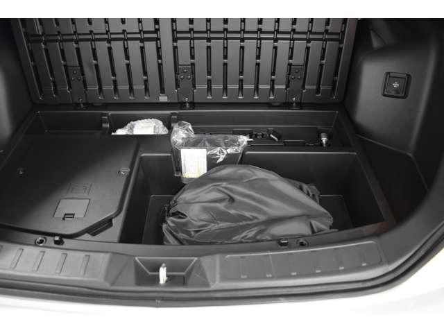 エクリプスクロスＰＨＥＶ Ｐ　スマホ連携ナビ　ＴＶ　ＡＣ１００Ｖ電源　ＥＴＣ　３６０度カメラ　地デジ　ＡＢＳ　ＬＥＤランプ　クルコン　バックカメラ　ソナー　寒冷地仕様車　シートヒーター　ＥＴＣ　４ＷＤ　ナビＴＶ　盗難防止　Ｐシート（18枚目）