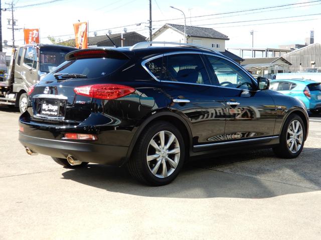 スカイラインクロスオーバー 370GT タイプP サンルーフ・ルーフレール・寒冷地仕様・黒革シート・パワーシート(運転席メモリー機能付)・前席シートヒーター・リモコン可倒式リヤシート・トノカバー・HDDナビ・BOSEサウンド・ETC・アラウンドビュー(7枚目)