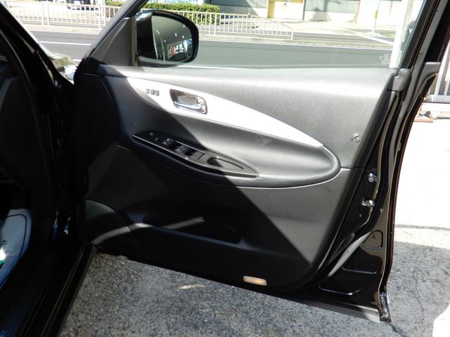 スカイラインクロスオーバー 370GT タイプP サンルーフ・ルーフレール・寒冷地仕様・黒革シート・パワーシート(運転席メモリー機能付)・前席シートヒーター・リモコン可倒式リヤシート・トノカバー・HDDナビ・BOSEサウンド・ETC・アラウンドビュー(19枚目)