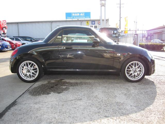 コペン 10thアニバーサリーエディション 最終特別仕様車・シリアルナンバー・電動アクティブトップ・ブラックメッキフロントグリル・プロジェクターヘッドランプ・フォグランプ・BBS15インチホイール・アルミスカッフプレート・本革製スポーツシート(5枚目)