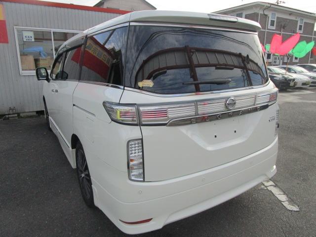 エルグランド ３５０ハイウェイスタープレミアム　１年保証　インテリキー　純正ＨＤＤナビ　Ｂｌｕｅｔｏｏｔｈ　アラウンドビューＭ　３６０度ドラレコ　ブレーキＡ　クルーズコントロール　フリップダウンＭ　レザーシート　純正アルミ　Ｒ両側パワースライド（6枚目）