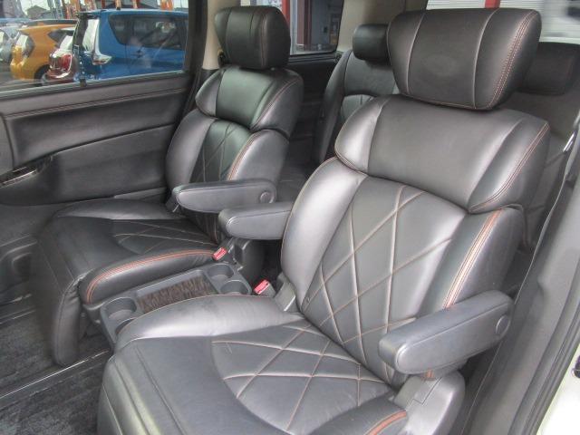 エルグランド ３５０ハイウェイスタープレミアム　１年保証　インテリキー　純正ＨＤＤナビ　Ｂｌｕｅｔｏｏｔｈ　アラウンドビューＭ　３６０度ドラレコ　ブレーキＡ　クルーズコントロール　フリップダウンＭ　レザーシート　純正アルミ　Ｒ両側パワースライド（18枚目）