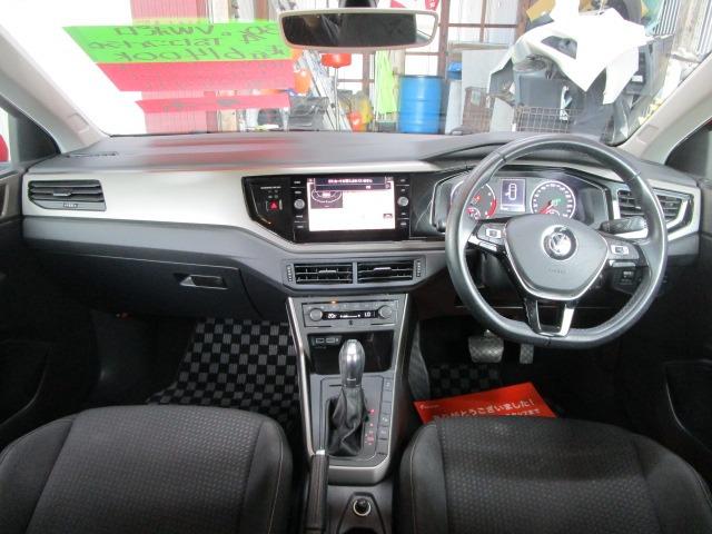 ポロ ＴＳＩコンフォートライン　Ｗエアバック　ＡＢＳ　インテリキー　純正ＳＤナビ　ＣＤ　ワンセグ　Ｂｌｕｅｔｏｏｔｈ　Ｂカメラ　ＵＳＢ　クルーズコントロール　ブレーキＡ　純正アルミ　クリアランスソナー　ＩＣ付ターボ　ｉ－ＳＴＯＰ（12枚目）