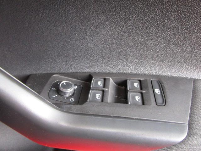 ポロ ＴＳＩコンフォートライン　Ｗエアバック　ＡＢＳ　インテリキー　純正ＳＤナビ　ＣＤ　ワンセグ　Ｂｌｕｅｔｏｏｔｈ　Ｂカメラ　ＵＳＢ　クルーズコントロール　ブレーキＡ　純正アルミ　クリアランスソナー　ＩＣ付ターボ　ｉ－ＳＴＯＰ（41枚目）