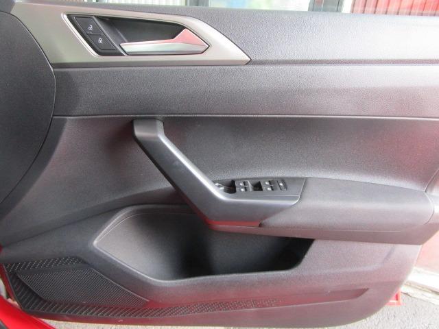 ポロ ＴＳＩコンフォートライン　Ｗエアバック　ＡＢＳ　インテリキー　純正ＳＤナビ　ＣＤ　ワンセグ　Ｂｌｕｅｔｏｏｔｈ　Ｂカメラ　ＵＳＢ　クルーズコントロール　ブレーキＡ　純正アルミ　クリアランスソナー　ＩＣ付ターボ　ｉ－ＳＴＯＰ（42枚目）