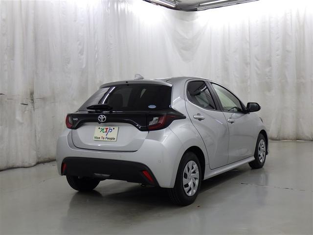 ヤリス Ｘ　衝突被害軽減システム　メモリーナビ　バックカメラ　ＥＴＣ　ミュージックプレイヤー接続可　スマートキー　キーレス（6枚目）