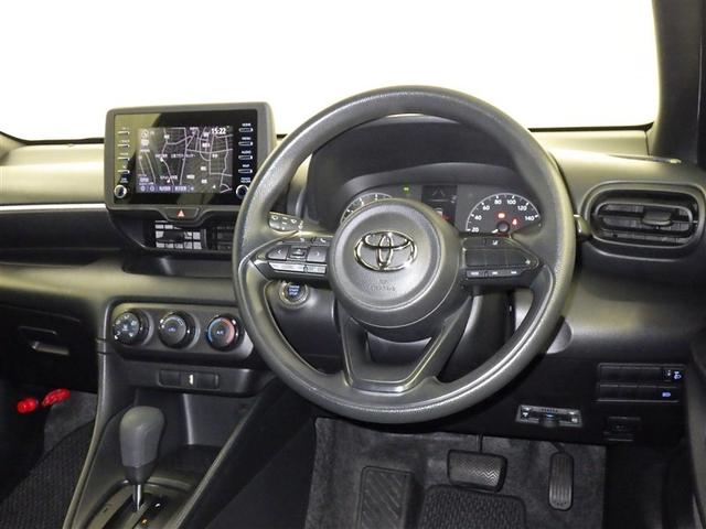 ヤリス Ｘ　衝突被害軽減システム　メモリーナビ　バックカメラ　ＥＴＣ　ミュージックプレイヤー接続可　スマートキー　キーレス（8枚目）