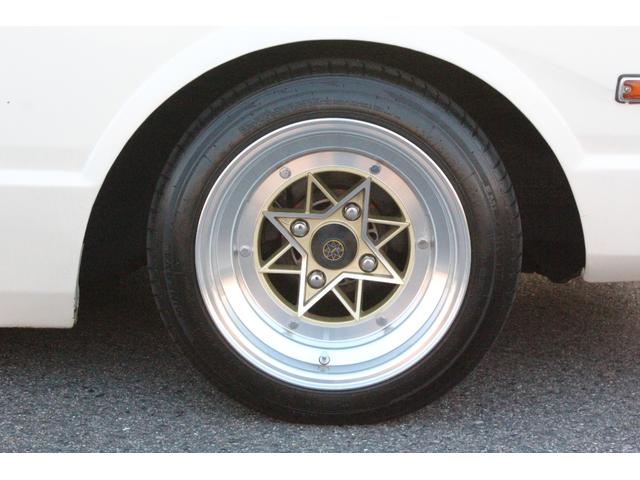 マークII マークＩＩグランデ　後期モデル　５速ＭＴ　スターシャーク　５速ＭＴ・２．０Ｌエンジン・チンスポ・カモメウイング・ダミーオイルクーラー・ローダウン・４連ラッパ・マーシャルヘッドカバー・ワンオフマフラー・チンチラシート・スピーカー・つり革・当時物部品（17枚目）