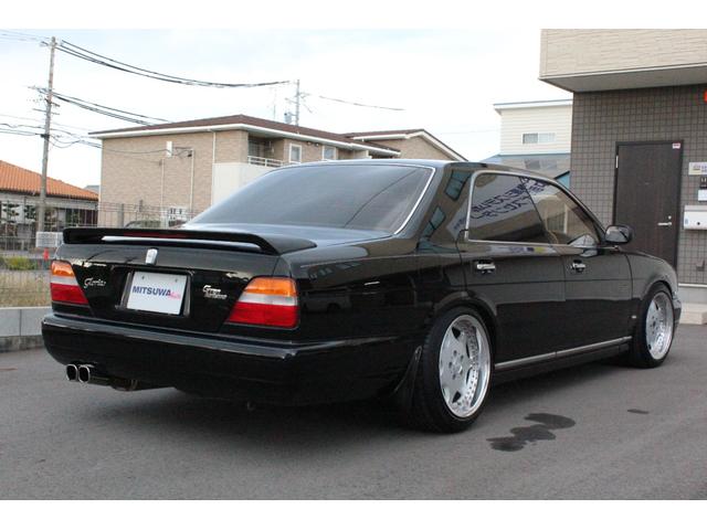 グロリア グランツーリスモアルティマ ターボ 実走行43000km マルチAVシステム・後席コントロール・リアスポイラー・車高調・クリアウインカー・ケンウッドCDデッキ・ウッドMOMOステアリング・ZEESプロジェクトマフラー・ザウバー17インチAW・フィルム・ETC(3枚目)