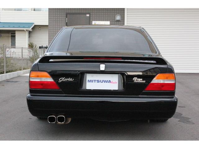 グロリア グランツーリスモアルティマ ターボ 実走行43000km マルチAVシステム・後席コントロール・リアスポイラー・車高調・クリアウインカー・ケンウッドCDデッキ・ウッドMOMOステアリング・ZEESプロジェクトマフラー・ザウバー17インチAW・フィルム・ETC(5枚目)