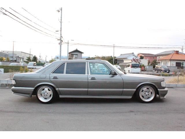 Sクラス 560SEL 修復歴なし 実走行 D車・左H・サンルーフ・黒革シートH・後席パワーシート・社外エアロ&マフラー&キーレス・クリアコーナーレンズ・リアガーニッシュ・AMG17AW・ETC(2枚目)