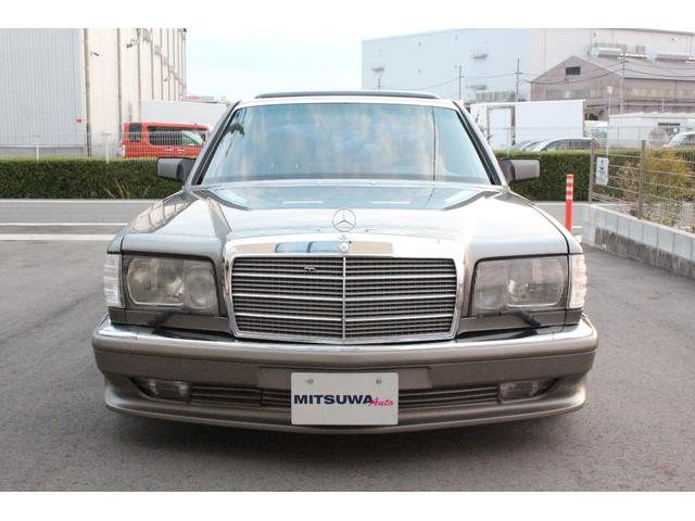Sクラス 560SEL 修復歴なし 実走行 D車・左H・サンルーフ・黒革シートH・後席パワーシート・社外エアロ&マフラー&キーレス・クリアコーナーレンズ・リアガーニッシュ・AMG17AW・ETC(4枚目)