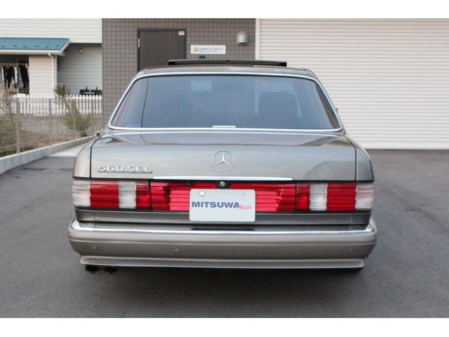 Sクラス 560SEL 修復歴なし 実走行 D車・左H・サンルーフ・黒革シートH・後席パワーシート・社外エアロ&マフラー&キーレス・クリアコーナーレンズ・リアガーニッシュ・AMG17AW・ETC(5枚目)