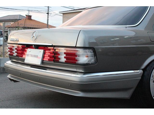 Sクラス 560SEL 修復歴なし 実走行 D車・左H・サンルーフ・黒革シートH・後席パワーシート・社外エアロ&マフラー&キーレス・クリアコーナーレンズ・リアガーニッシュ・AMG17AW・ETC(8枚目)