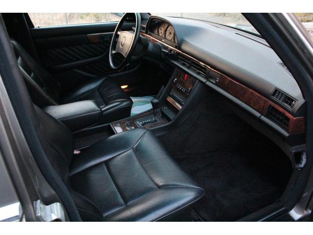 Sクラス 560SEL 修復歴なし 実走行 D車・左H・サンルーフ・黒革シートH・後席パワーシート・社外エアロ&マフラー&キーレス・クリアコーナーレンズ・リアガーニッシュ・AMG17AW・ETC(21枚目)