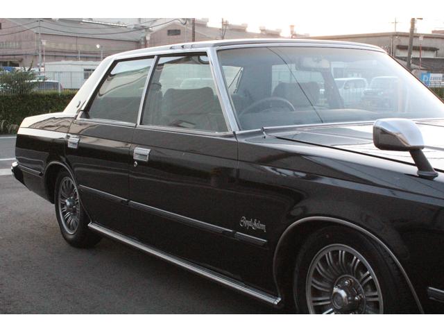 クラウン ２．８ロイヤルサルーン　鬼クラ　後期型　フェンダーミラー・純正カセットデッキ・純正ステアリング＆シフトノブ・オートクルーズ・オートエアコン・パワーウインドゥー・ＣＯＯＬＢＯＸ・デジタル時計・ローダウン・純正１４インチアルミ（7枚目）