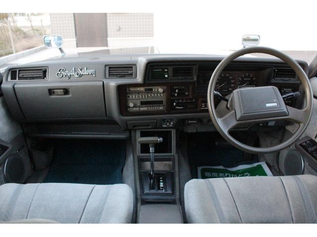 クラウン ２．８ロイヤルサルーン　鬼クラ　後期型　フェンダーミラー・純正カセットデッキ・純正ステアリング＆シフトノブ・オートクルーズ・オートエアコン・パワーウインドゥー・ＣＯＯＬＢＯＸ・デジタル時計・ローダウン・純正１４インチアルミ（16枚目）