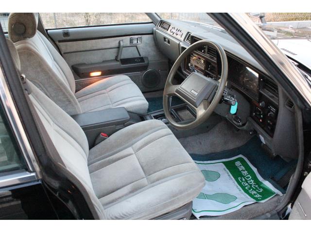 クラウン ２．８ロイヤルサルーン　鬼クラ　後期型　フェンダーミラー・純正カセットデッキ・純正ステアリング＆シフトノブ・オートクルーズ・オートエアコン・パワーウインドゥー・ＣＯＯＬＢＯＸ・デジタル時計・ローダウン・純正１４インチアルミ（17枚目）