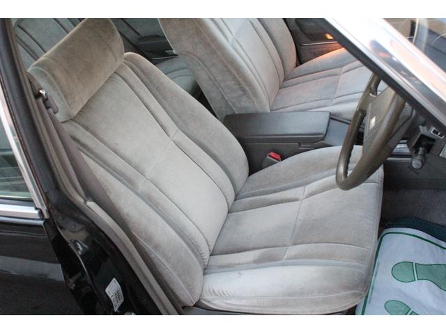 クラウン ２．８ロイヤルサルーン　鬼クラ　後期型　フェンダーミラー・純正カセットデッキ・純正ステアリング＆シフトノブ・オートクルーズ・オートエアコン・パワーウインドゥー・ＣＯＯＬＢＯＸ・デジタル時計・ローダウン・純正１４インチアルミ（18枚目）