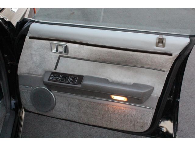 クラウン ２．８ロイヤルサルーン　鬼クラ　後期型　フェンダーミラー・純正カセットデッキ・純正ステアリング＆シフトノブ・オートクルーズ・オートエアコン・パワーウインドゥー・ＣＯＯＬＢＯＸ・デジタル時計・ローダウン・純正１４インチアルミ（29枚目）