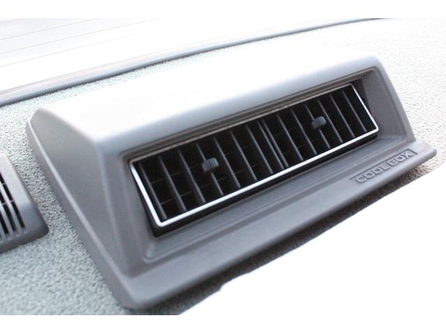 クラウン ２．８ロイヤルサルーン　鬼クラ　後期型　フェンダーミラー・純正カセットデッキ・純正ステアリング＆シフトノブ・オートクルーズ・オートエアコン・パワーウインドゥー・ＣＯＯＬＢＯＸ・デジタル時計・ローダウン・純正１４インチアルミ（33枚目）