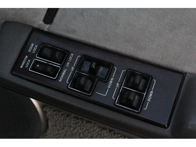 クラウン ２．８ロイヤルサルーン　鬼クラ　後期型　フェンダーミラー・純正カセットデッキ・純正ステアリング＆シフトノブ・オートクルーズ・オートエアコン・パワーウインドゥー・ＣＯＯＬＢＯＸ・デジタル時計・ローダウン・純正１４インチアルミ（34枚目）