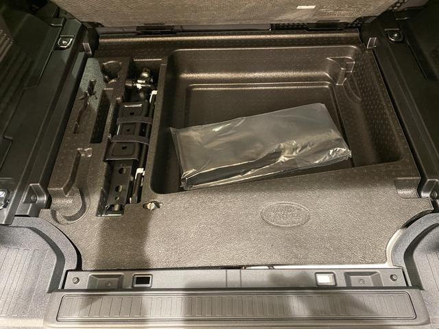 ディフェンダー 110X-ダイナミックHSE D350 5人乗 エアサス サンルーフ 20AW シートクーラー&ヒーター リヤクーリングアシスト デジタルミラー フル液晶メーター マトリクスLEDヘッド フォグランプ メリディアン 空気清浄システム HUD(68枚目)