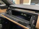 アッパーボックスの内部にはETC2.0(DSRC)の車載器が格納されています。普通の姿勢で見ながらできますので、出し入れもしやすくなりました。