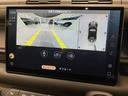 バックカメラの映像。もちろん、ガイドラインが表示されます。基本的に左がメイン画像で、右側がバーズビューとなります。 バーズビューの画面の、任意の場所にタッチすると・・・