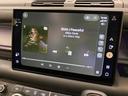 【AppleCarPlay】を使用した場合のオーディオ画面。大画面を活かし、カバーアートがかなり大きく表示されます。 操作感もいつものiPhoneそのままと言った感覚です。