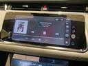 【AppleCarPlay】を使用した場合のオーディオ画面。大画面を活かし、カバーアートがかなり大きく表示されます。 操作感もいつものiPhoneそのままと言った感覚です。
