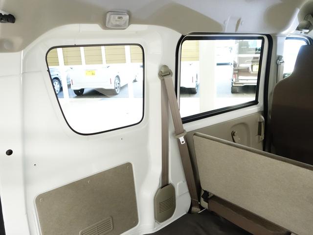 エブリイ PA 5型2WD AGS セーフティーサポート 新車保証継承 認定中古車 セーフティーサポート リヤパーキングセンサー 2WD AGS車 AMFMラジオ オートライト リヤスモークガラス フロアマット 新車保証継承(67枚目)