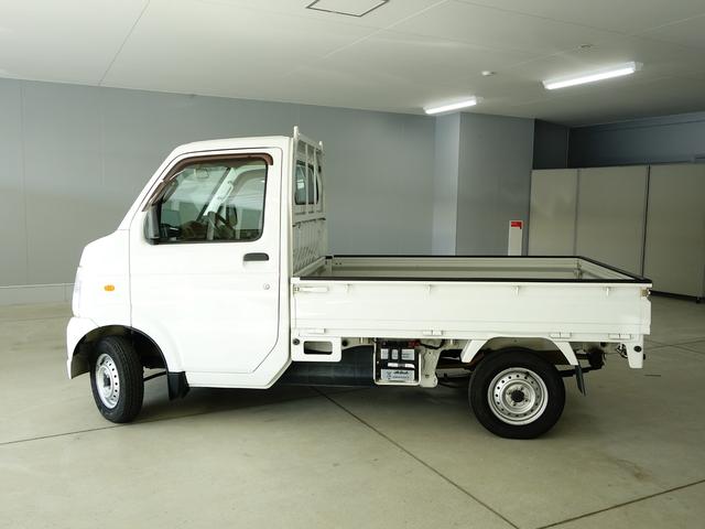 キャリイトラック ＫＵ　エアコン・パワステ　地区限定　ＤＡ６３Ｔ　１０型　パートタイム４ＷＤ　ＡＴ　ラジオ　荷台マット　ゲートアッパープレート　リヤゲートチェーン　フロアゴムマット　ドアバイザー　新車時保証書　取扱説明書　ＯＫ保証ミニ　ワンオーナー（9枚目）