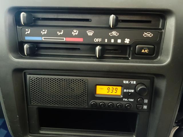 キャリイトラック ＫＵ　エアコン・パワステ　地区限定　ＤＡ６３Ｔ　１０型　パートタイム４ＷＤ　ＡＴ　ラジオ　荷台マット　ゲートアッパープレート　リヤゲートチェーン　フロアゴムマット　ドアバイザー　新車時保証書　取扱説明書　ＯＫ保証ミニ　ワンオーナー（13枚目）