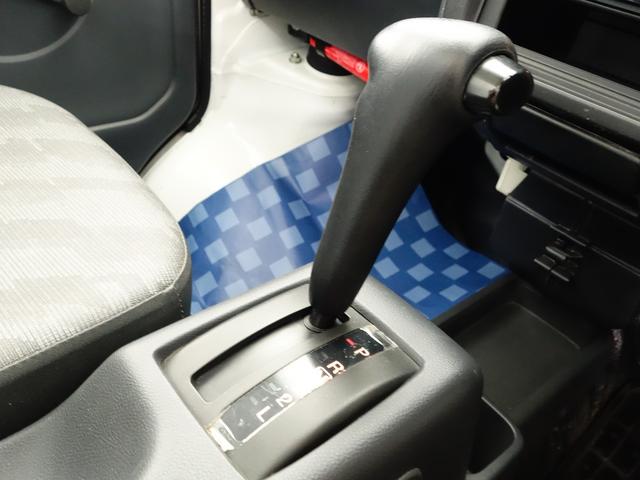 キャリイトラック ＫＵ　エアコン・パワステ　地区限定　ＤＡ６３Ｔ　１０型　パートタイム４ＷＤ　ＡＴ　ラジオ　荷台マット　ゲートアッパープレート　リヤゲートチェーン　フロアゴムマット　ドアバイザー　新車時保証書　取扱説明書　ＯＫ保証ミニ　ワンオーナー（14枚目）