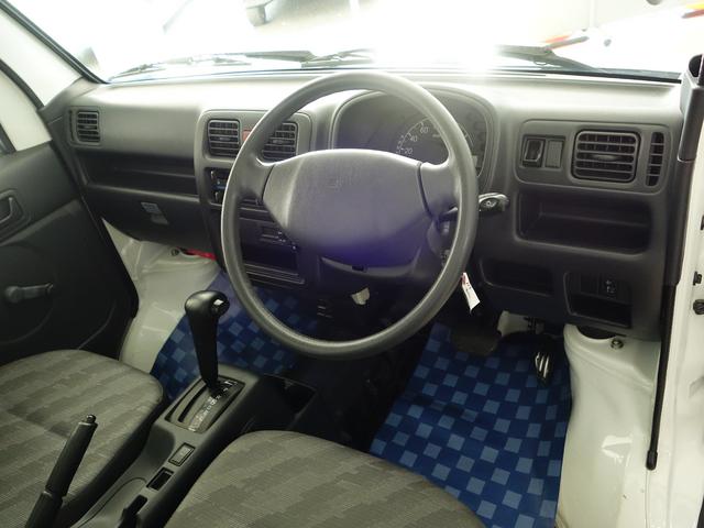 キャリイトラック ＫＵ　エアコン・パワステ　地区限定　ＤＡ６３Ｔ　１０型　パートタイム４ＷＤ　ＡＴ　ラジオ　荷台マット　ゲートアッパープレート　リヤゲートチェーン　フロアゴムマット　ドアバイザー　新車時保証書　取扱説明書　ＯＫ保証ミニ　ワンオーナー（16枚目）