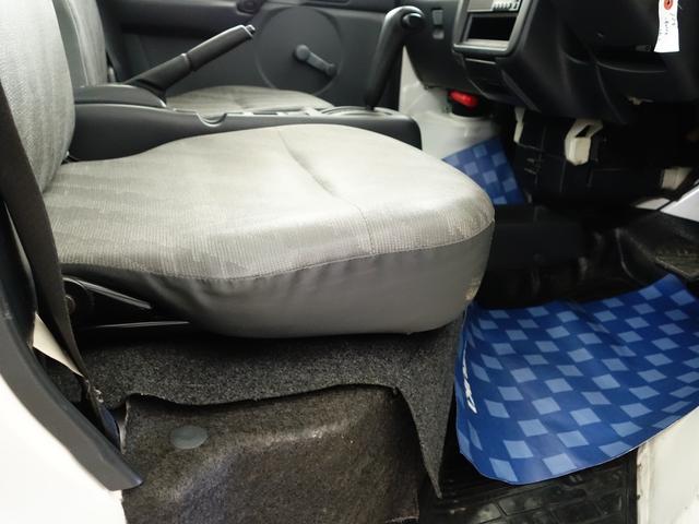 キャリイトラック ＫＵ　エアコン・パワステ　地区限定　ＤＡ６３Ｔ　１０型　パートタイム４ＷＤ　ＡＴ　ラジオ　荷台マット　ゲートアッパープレート　リヤゲートチェーン　フロアゴムマット　ドアバイザー　新車時保証書　取扱説明書　ＯＫ保証ミニ　ワンオーナー（25枚目）